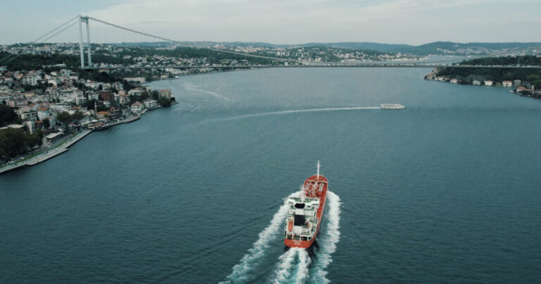 İstanbul Boğazı’na Yakın Türk Petrol Tankeri Vuruldu