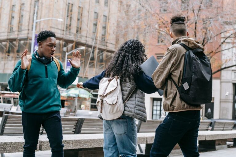 Teen Takeover Nedir? Gençlerin Kamusal Alanları Ele Geçirme Trendi