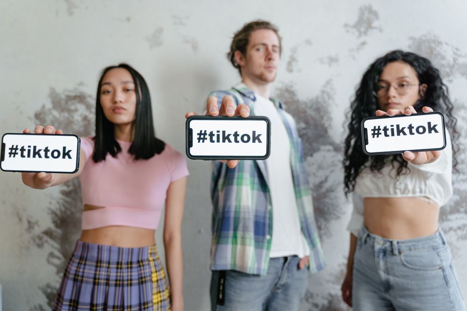 #kapalı, adam, ağ içeren Ücretsiz stok fotoğraf