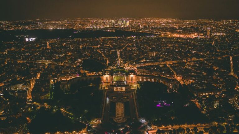 Eiffel Kulesi’nin Gece Çekilmiş Fotoğraflarını Satmanın Yasak Olduğunu Biliyor Musunuz?